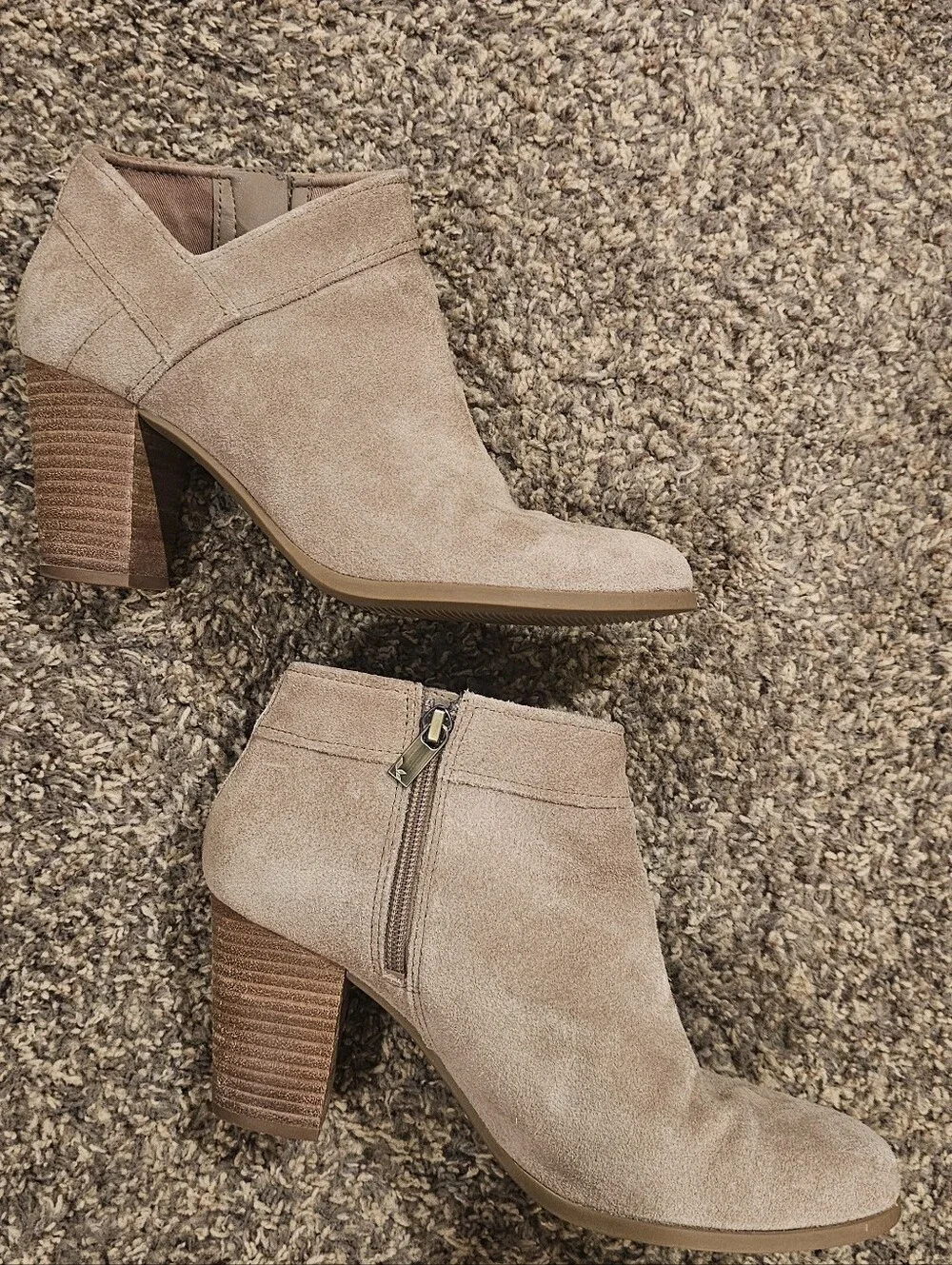 KOOLABURRA by UGG Zip Stacked Heel Suede Ankle Boots 9.5 Camel/Beige 3.25